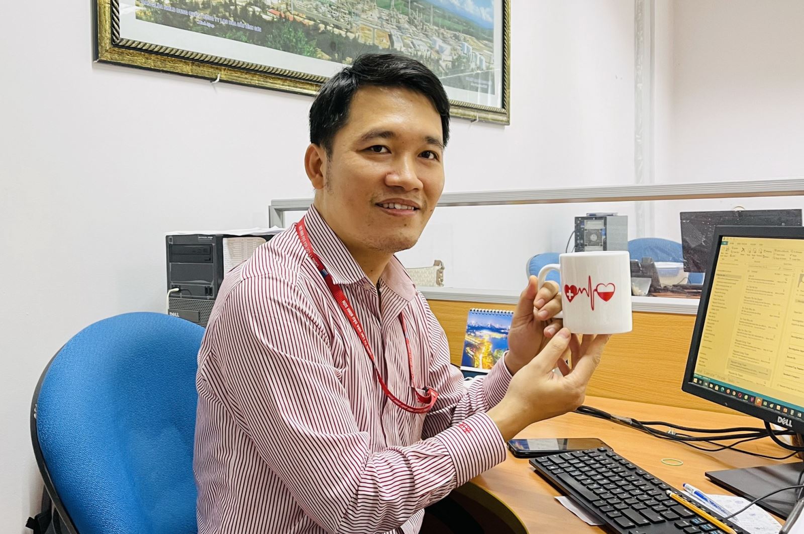 Kỹ sư trẻ Phạm Duy Toàn đã 10 lần tham gia hiến máu tình nguyện, được Đoàn Thanh niên Tập đoàn Dàu khí Quốc gia tặng giấy khen.