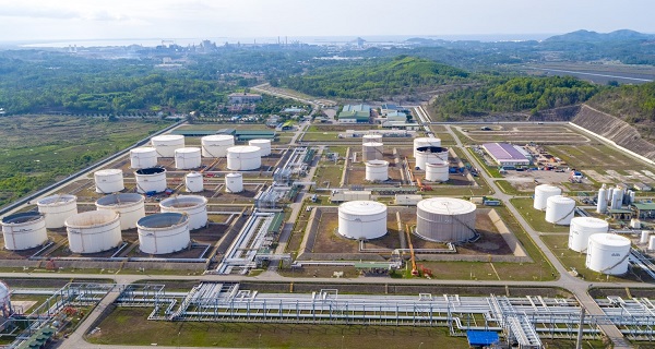 NMLD Dung Quất vận hành ở 107% công suất để đảm bảo cung ứng xăng dầu ra thị trường.