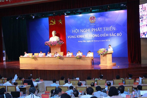 Ông Nguyễn Chí Dũng, Bộ trưởng Bộ Kế hoạch Đầu tư báo cáo tại hội nghị phát triển vùng kinh tế trọng điểm Bắc Bộ