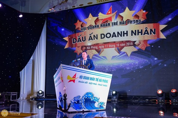 Ông Nguyễn Đức Cảnh chủ tịch Hội Doanh nhân trẻ Hải Phòng phát biểu tại buổi họp mặt