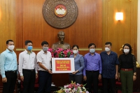 Nhựa Tiền Phong ủng hộ 2 tỷ đồng chống dịch COVID-19