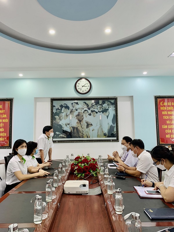 Nhựa Tiền Phong thăm hỏi động viên các y bác sĩ bệnh viện Hữu nghị Việt Tiệp