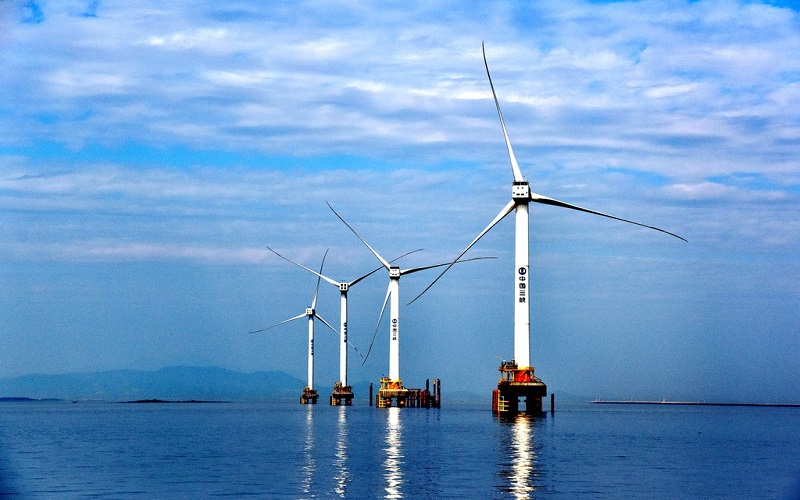 Sau các quy định thành lập liên doanh và chuyển giao công nghệ từ doanh nghiệp tuabin gió nước ngoài, Trung Quốc trở thành quốc gia sản xuất điện gió lớn nhất thế giới. Ảnh: China.org.