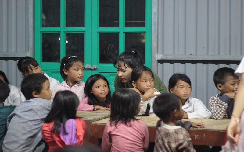 Hoạt động dạy học miễn phí cho trẻ em tại làng trẻ SOS của các thành viên CLB ACE - Ngày mai tươi sáng