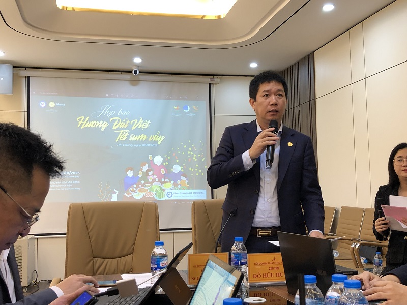 Ông Đỗ Hữu Huỳnh, Chủ tịch Hội Doanh nhân trẻ Hải Phòng thông tin tại buổi họp báo