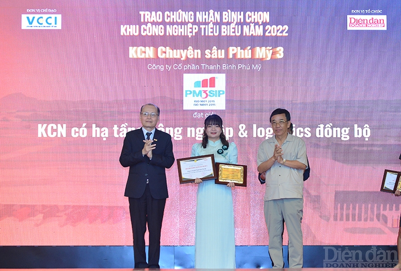 KCN chuyên sâu Phú Mỹ 3 thuộc Công ty CP Thanh Bình được trao hai giải KCN tiêu biểu và KCN có hạ tầng công nghiệp và logistics đồng bộ