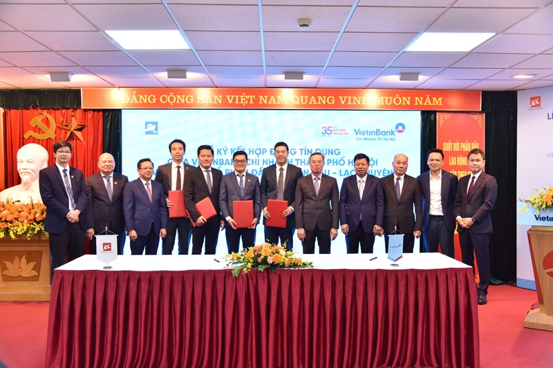 Đại diện VietinBank và Xuân Cầu Holdings ký kết hợp tác toàn diện