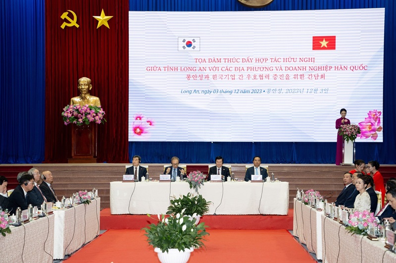 Tọa đàm thúc đẩy hợp tác hữu nghị giữa tỉnh Long An với các địa phương và doanh nghiệp Hàn Quốc