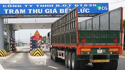 Tổng cục Đường bộ Việt Nam vừa đề xuất với Bộ Giao thông Vận tải cho đổi tên trạm thu giá dịch vụ sử dụng đường bộ thành trạm thu phí như trước đây.