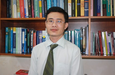 TS. Đỗ Thiên Anh Tuấn, Giảng viên Chương trình Giảng dạy Kinh tế Fulbright.