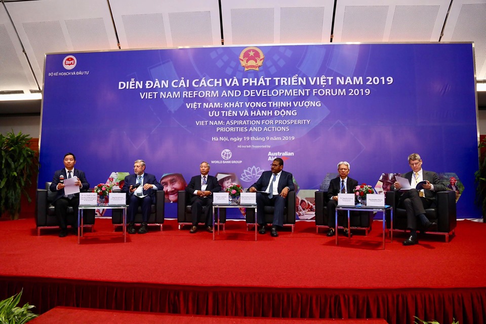 Sáng nay (19/10) Diễn đàn thường niên về Cải cách và Phát triển lần thứ Hai năm 2019 (VRDF 2019) với chủ đề “Việt Nam: Khát vọng thịnh vượng - Ưu tiên và Hành động” đã được tổ chức tại Hà Nội.