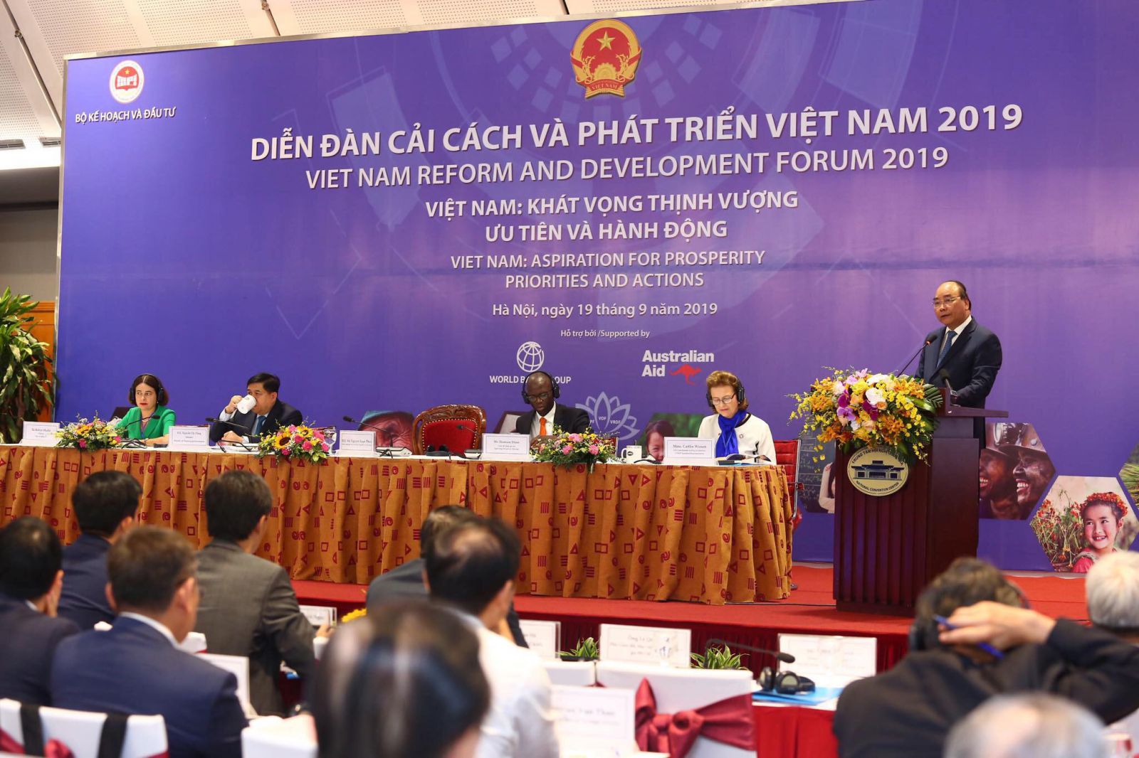 Diễn đàn thường niên về Cải cách và Phát triển lần thứ Hai năm 2019 (VRDF 2019) với chủ đề “Việt Nam: Khát vọng thịnh vượng - Ưu tiên và Hành động” đang diễn ra tại Hà Nội.