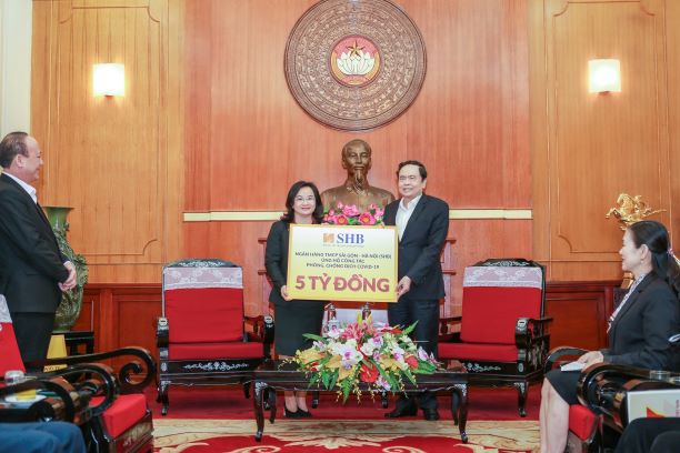 Đón nhận sự ủng hộ từ SHB, Chủ tịch UBTW MTTQ Việt Nam Trần Thanh Mẫn đã ghi nhận sự hưởng ứng, chia sẻ, hỗ trợ kịp thời của SHB đối với công tác phòng, chống dịch COVID-19p/