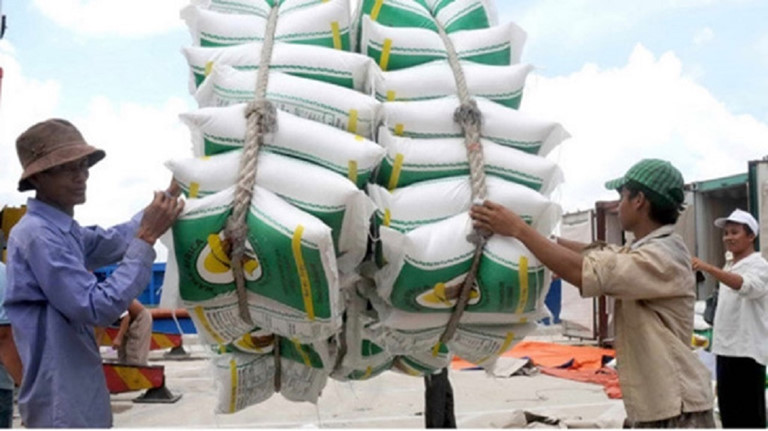 (25-4) đến 30-4, hệ thống hải quan tự động sẽ tiếp nhận tờ khai đăng ký xuất khẩu những lô gạo đã đưa vào cảng biển và cửa khẩu quốc tế trước ngày 24-3 nhưng chưa đăng ký được tờ khai.