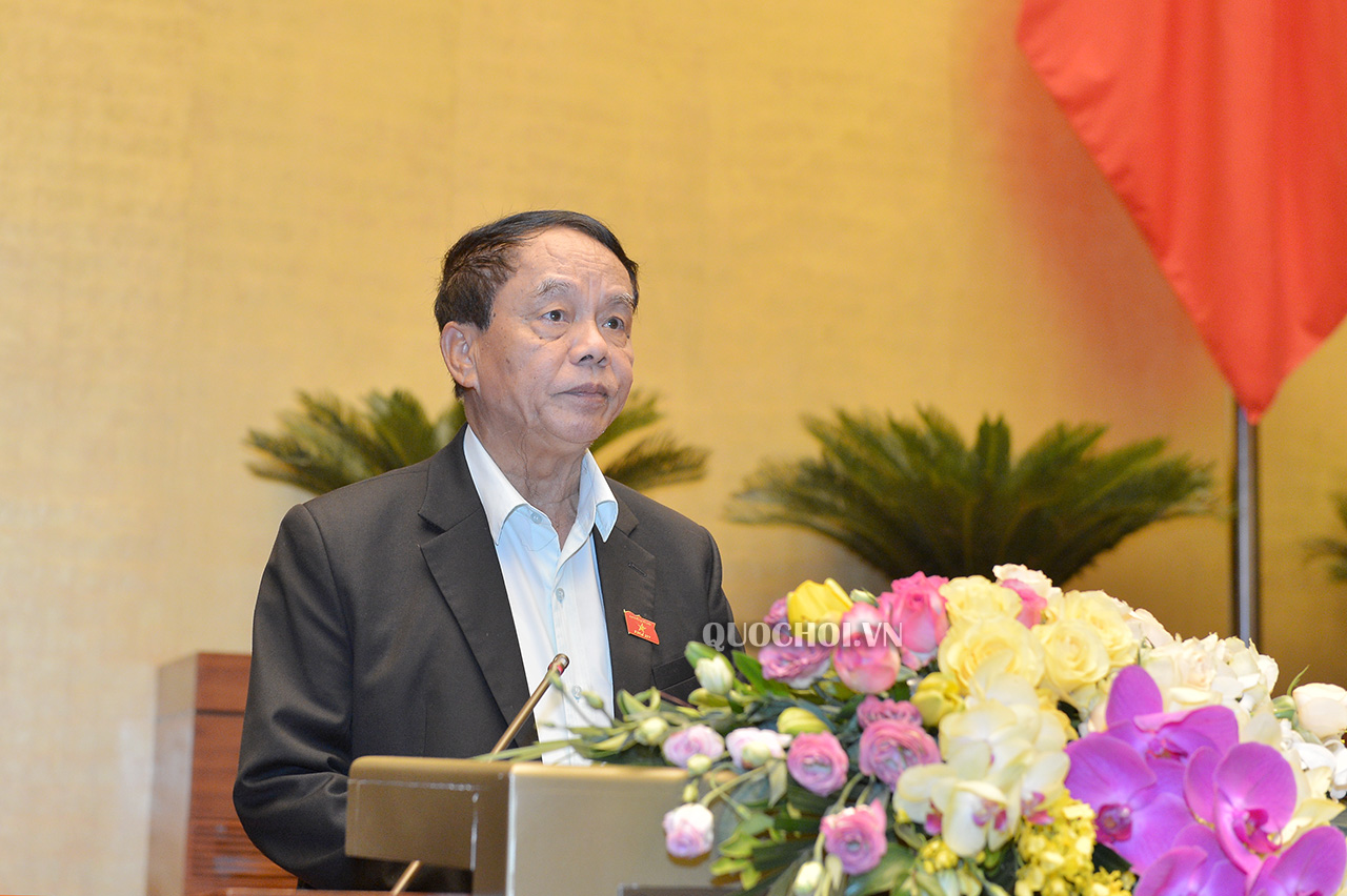 Chủ nhiệm Ủy ban Quốc phòng - An ninh Võ Trọng Việt trình bày báo cáo trước Quốc hội.