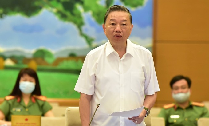 Bộ trưởng Công an Tô Lâm phát biểu tại phiên thảo luận sáng 10/8. Ảnh: VNE