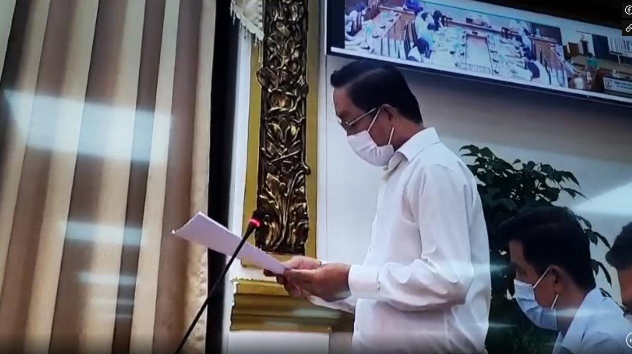 Ông Nguyễn Tấn Bỉnh - giám đốc Sở Y tế TP.HCM, thông tin về ca COVID-19 mới. Ảnh: Tuổi Trẻ.