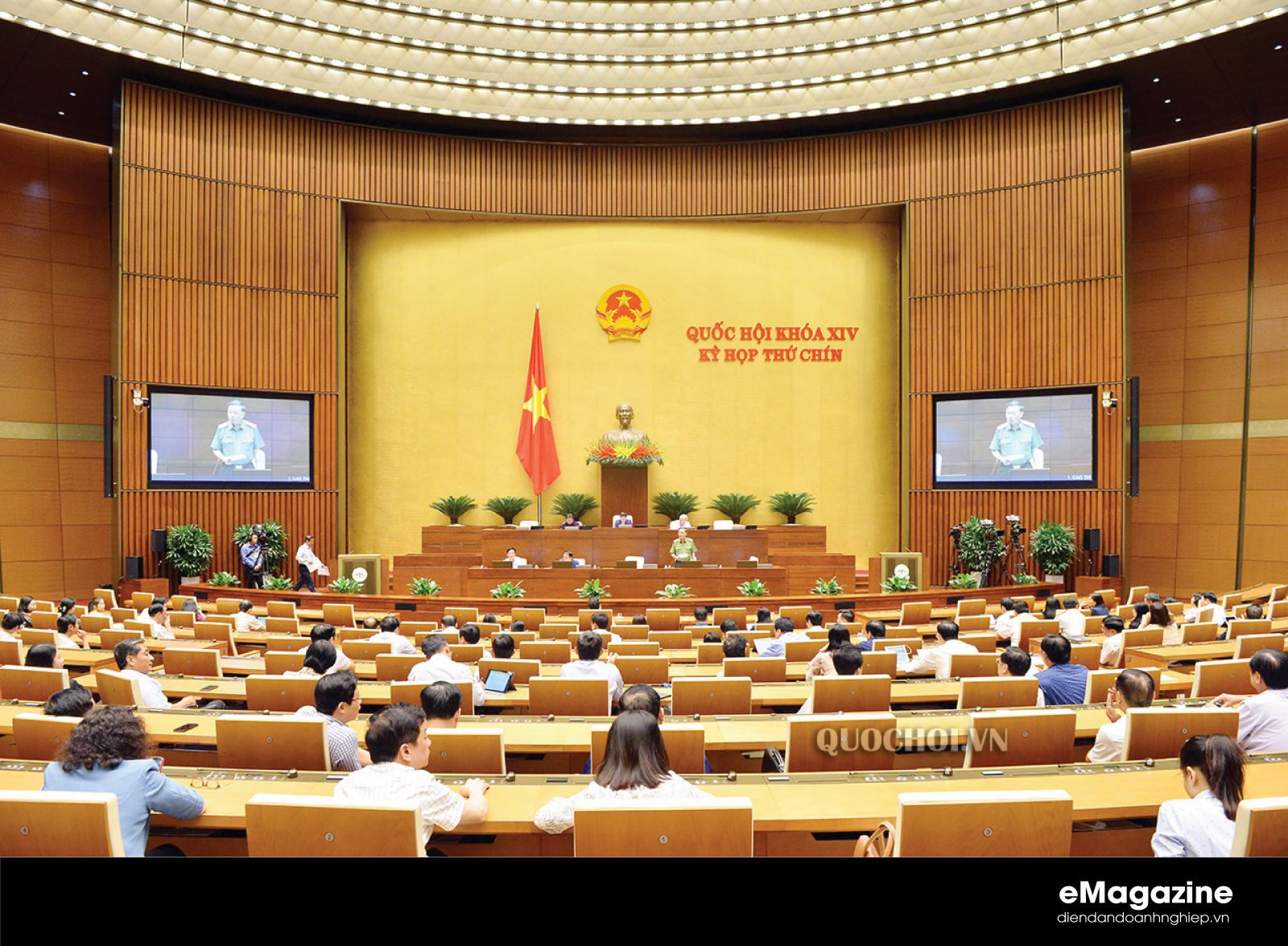 Với tỷ lệ 93,15% biểu quyết tán thành, tại kỳ họp thứ 10 Quốc hội khóa XIV Quốc hội thông qua Luật Cư trú (sửa đổi) gồm 07 chương, 38 điều.
