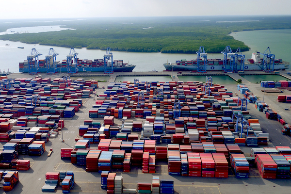 Theo dự báo, xuất khẩu năm nay của Việt Nam có thể tăng 10%.