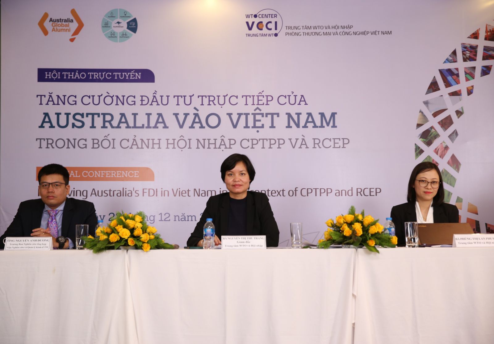 Với tác động cộng hưởng từ các FTA mà Việt Nam và Australia cùng tham gia, bên cạnh những lợi thế cạnh tranh so với các nước trong khu vực sẽ mở ra những cơ hội đáng kể thu hút các doanh nghiệp Australia đầu tư và kinh doanh tại Việt Nam trong thời gian tới. Ảnh: Các diễn giả tham dự diễn đàn.