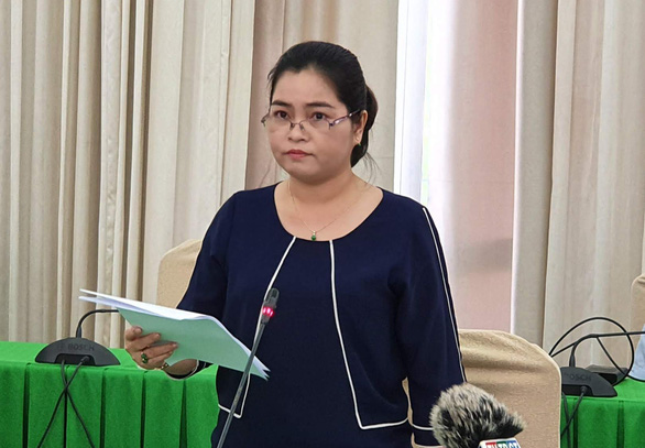 Bà Trần Hồng Thắm - phó Ban Tuyên giáo Thành ủy, nguyên giám đốc Sở Giáo dục và Đào tạo Cần Thơ - bị cảnh cáo về Đảng và chính quyền do có những vi phạm trong các năm 2018, 2019.