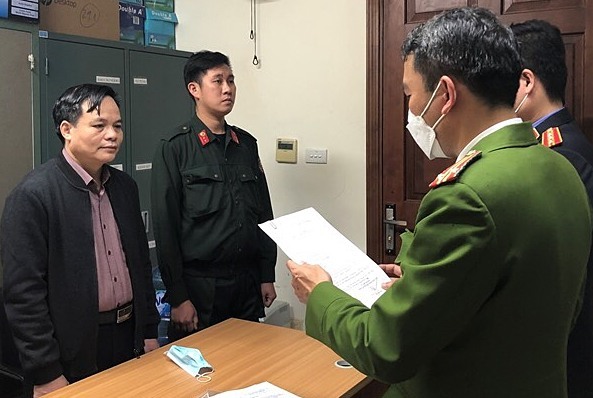 Ông Lâm Văn Tuấn, Giám đốc Trung tâm Kiểm soát bệnh tật - CDC Bắc Giang, bị khởi tố với cáo buộc có sai phạm khi mua kit xét nghiệm Covid-19 của Công ty Việt Á.