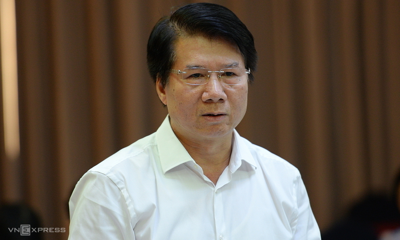 Thủ tướng Chính phủ có quyết định kỷ luật Thứ trưởng Bộ Y tế Trương Quốc Cường và nguyên Thứ trưởng Cao Minh Quang do đã có vi phạm, khuyết điểm rất nghiêm trọng trong công tác và Ban Bí thư đã thi hành kỷ luật về Đảng.
