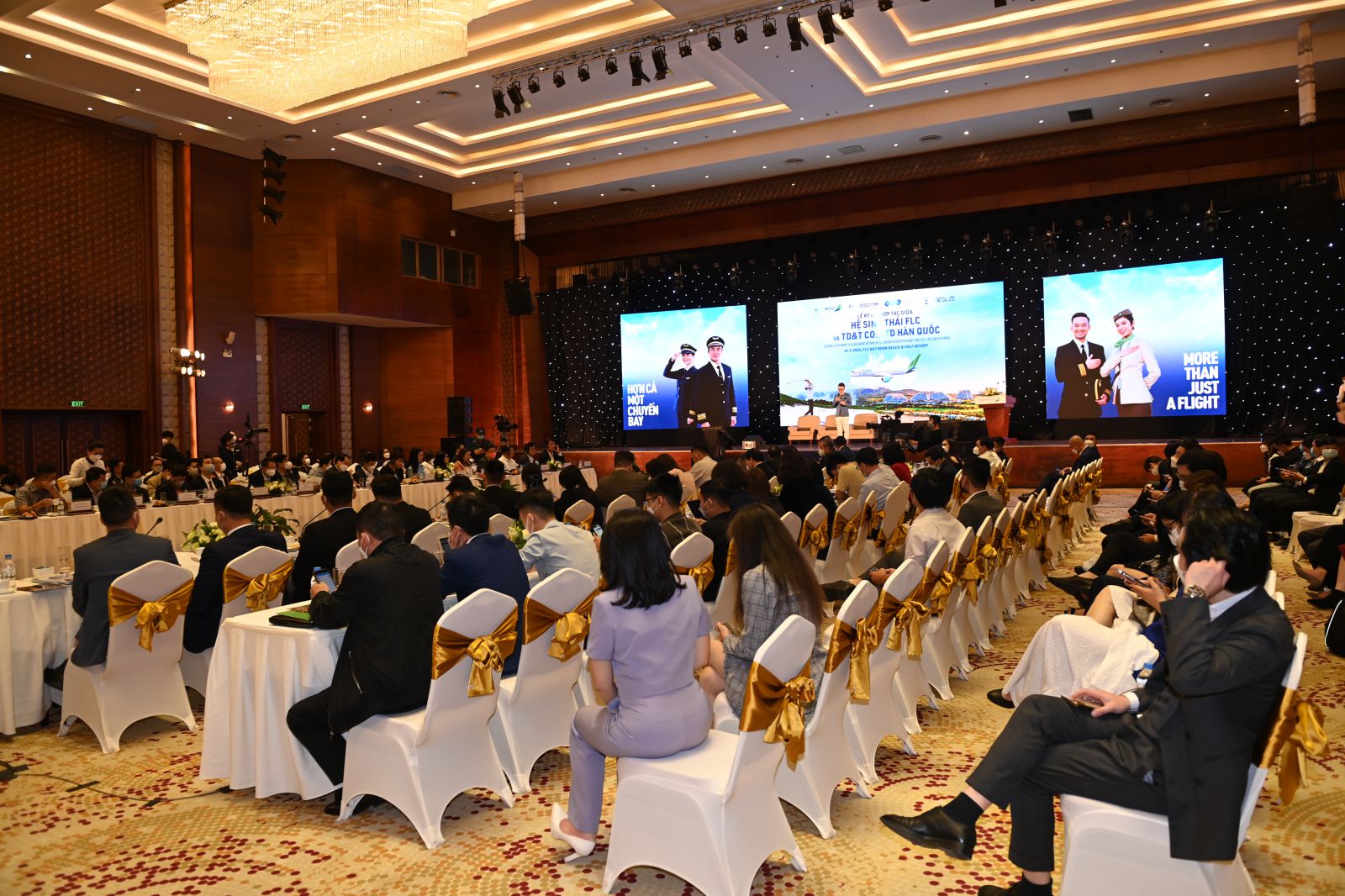 tọa đàm “Hàng không Việt mở lại bay quốc tế: Động lực mới, cơ hội mới” thu hút sự quan tâm đông đảo của các chuyên gia, doanh nghiệp cùng các hiệp hội.