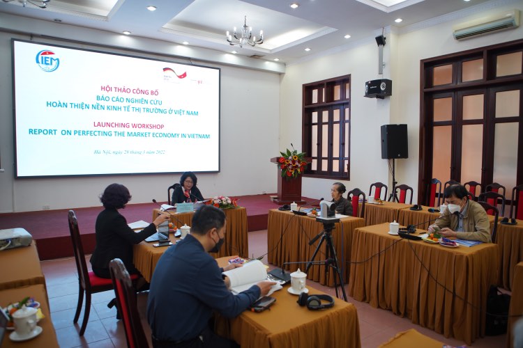 qua hơn 35 năm Đổi mới, Việt Nam đã chuyển từ một nền kinh tế kế hoạch hóa tập trung, quan liêu, bao cấp sang nền kinh tế thị trường định hướng XHCN với những đổi mới nền tảng từ đổi mới tư duy, cách nhìn nhận về kinh tế thị trường.