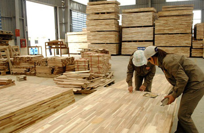 Bộ Công Thương cho biết, Bộ Thương mại Hoa Kỳ (DOC) đã thông báo gia hạn thời gian ban hành kết luận cuối cùng vụ việc điều tra chống lẩn tránh thuế chống bán phá giá và chống trợ cấp với gỗ dán cứng từ Việt Nam.