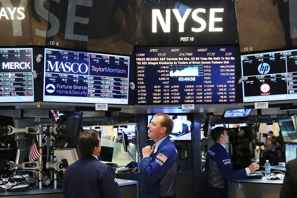 Chỉ số Dow Jones đã giảm tới hơn 3,6%; chỉ số S&P500 và Nasdaq cũng sụt giảm hơn 3% trong 4 phiên giao dịch vừa qua.