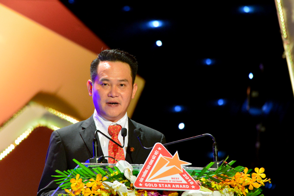 Ông Đặng Hồng Anh, Chủ tịch Hội doanh nhân trẻ Việt Nam phát biểu khai mạc Lễ trao Giải Sao Vàng Đất Việt 2018