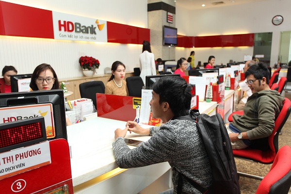 HDBank cũng có tăng trưởng nhân sự khá quy mô, đạt tới 16.500 cán bộ, nhân viên vào cuối 2019, tức tăng khoảng 2.000 nhân sự với năm 2018. 