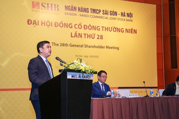 Ông Nguyễn Văn Lê - Tổng Giám đốc SHB báo cáo kết quả hoạt động kinh doanh năm 2019 và kế hoạch hoạt động năm 2020.