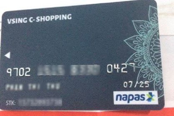 Chiếc thẻ không thể kích hoạt sử dụng dù khách hàng đã đóng 290 nghìn đồng tiền phí. Hình ảnh do khách hàng cung cấp cho VietCredit