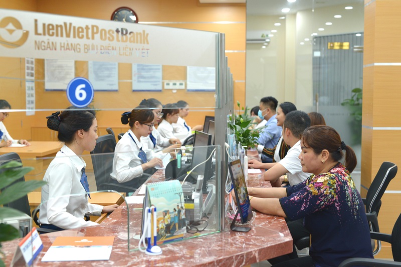 Sở giao dịch chứng khoán Hà Nội (HNX) vừa có thông báo đấu giá bán cổ phần của LPB do VNPost sở hữu.