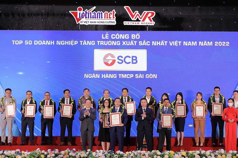 SCB vừa được Vietnam Report vinh danh Top 50 Doanh nghiệp tăng trưởng xuất sắc nhất Việt Nam năm 2022