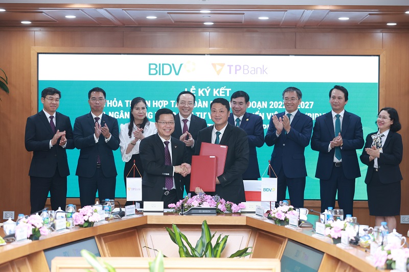Ngày 31/5/2022, tại Hà Nội, Ngân hàng TMCP Tiên Phong (TPBank) và Ngân hàng TMCP Đầu tư và Phát triển Việt Nam (BIDV) đã ký kết thỏa thuận hợp tác toàn diện giai đoạn 2022 – 2027. 