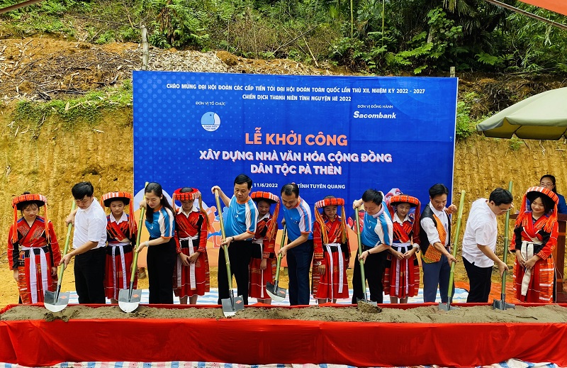 Nghi thức động thổ xây dựng Nhà văn hóa cộng đồng dân tộc Pà Thẻn tại tỉnh Tuyên Quang, sáng 11/6. 