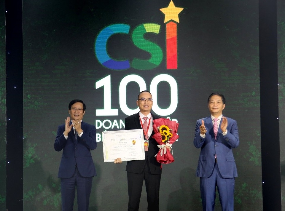 Ông Lê Tuấn Anh – Phó Tổng Giám đốc Tập đoàn BRG nhận giải thưởng Top 10 Doanh nghiệp bền vững Việt Nam 2022