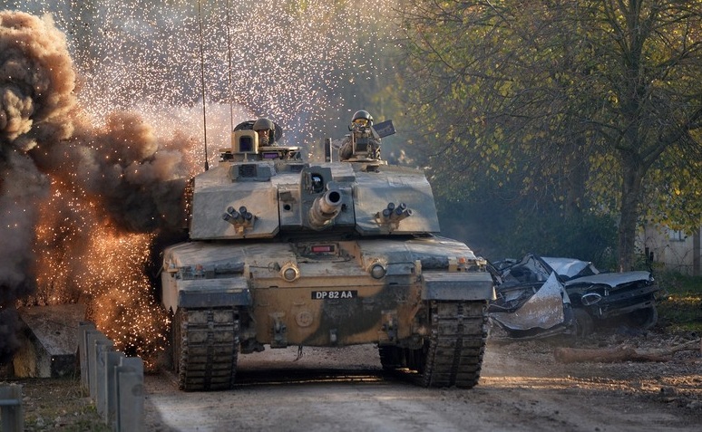 Vương quốc Anh quyết định cung cấp hàng chục xe tăng Challenger II và 30 pháo tự hành AS-90 155mm.