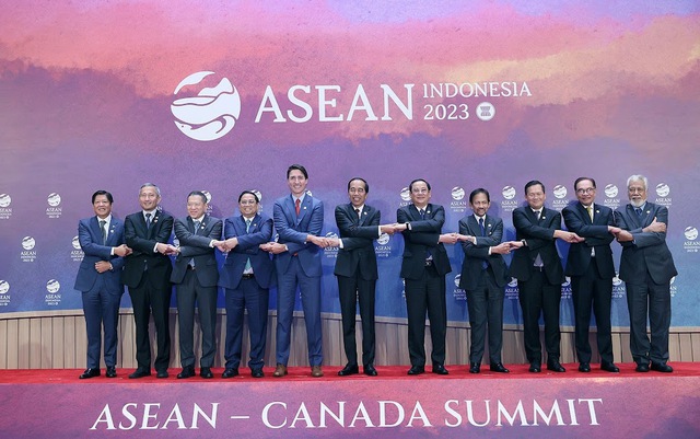 Hội nghị Cấp cao ASEAN-Canada nhất trí thông qua Tuyên bố chung chính thức thiết lập quan hệ Đối tác chiến lược ASEAN-Canada. 