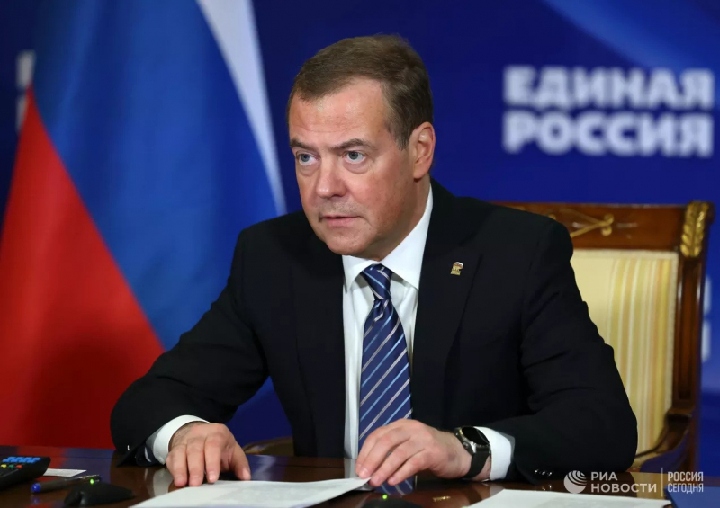 Phó Chủ tịch Hội đồng An ninh Nga Dmitry Medvedev, cho biết vào tháng 7 năm 2023 rằng Nga “sẽ phải sử dụng vũ khí hạt nhân” nếu cuộc phản công của Ukraine thành công trong việc chiếm lại lãnh thổ do Nga nắm giữ. 
