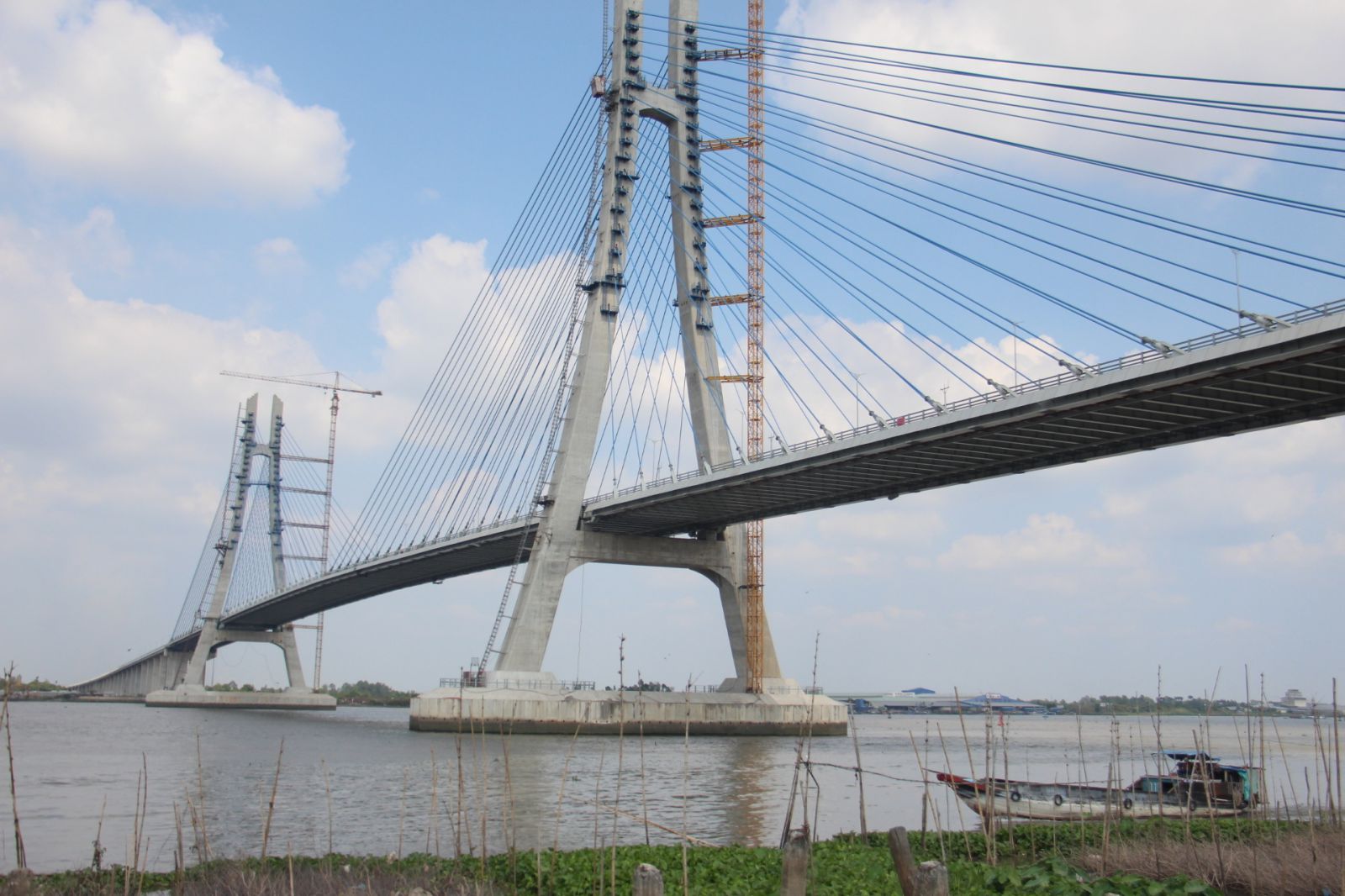 Cầu Vàm Cống bắc qua sông Hậu, nối tỉnh Đồng Tháp với TP Cần Thơ đưa vào sử dụng sẽ tạo động lực phát triển kinh tế - xã hội khu vực ĐBSCL