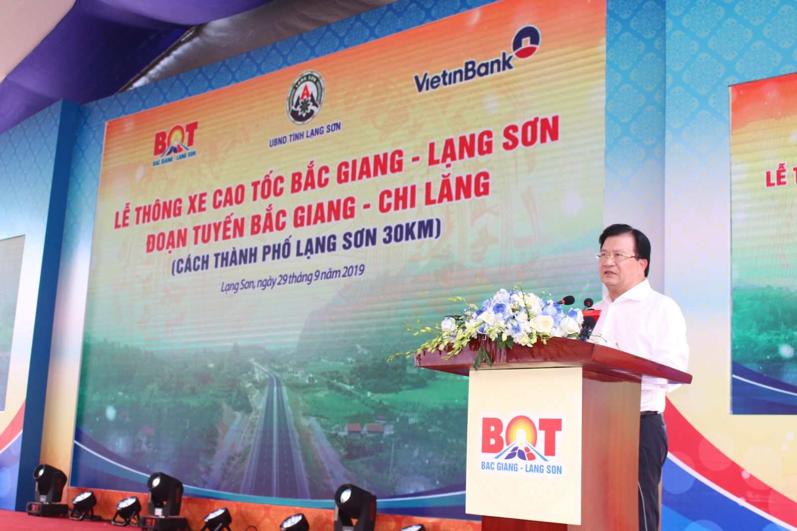 Phó Thủ tướng Trịnh Đình Dũng phát biểu tại buổi Lễ