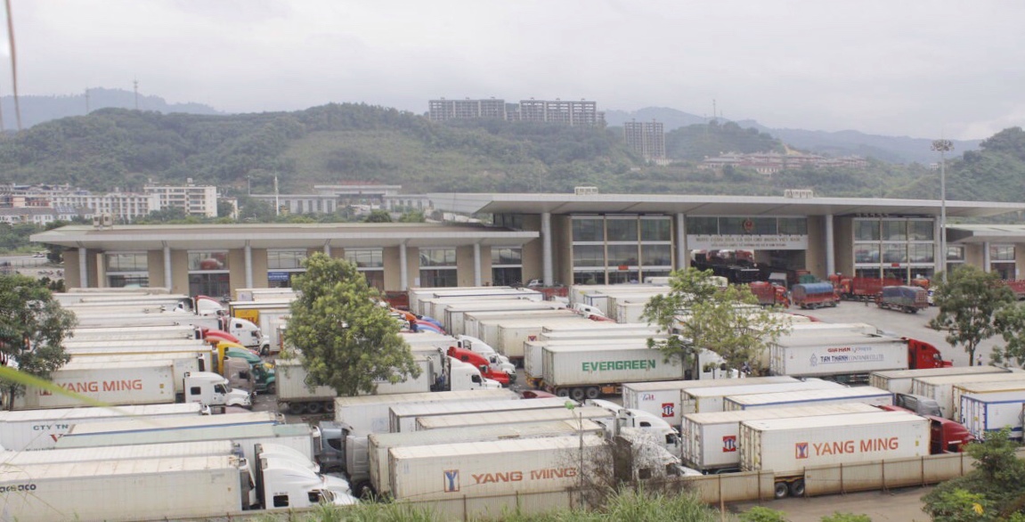 Hiện, vẫn có trên 2.000 tấn thanh long đang “mắc kẹt” tại Cửa khẩu Quốc tế đường bộ số II Kim Thành