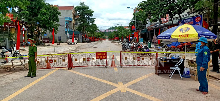 Hiện lực lượng chức năng đã khoanh vùng cách ly khu dân cư số 7 thị trấn Đình Lập, huyện Đình Lập, tỉnh Lạng Sơn