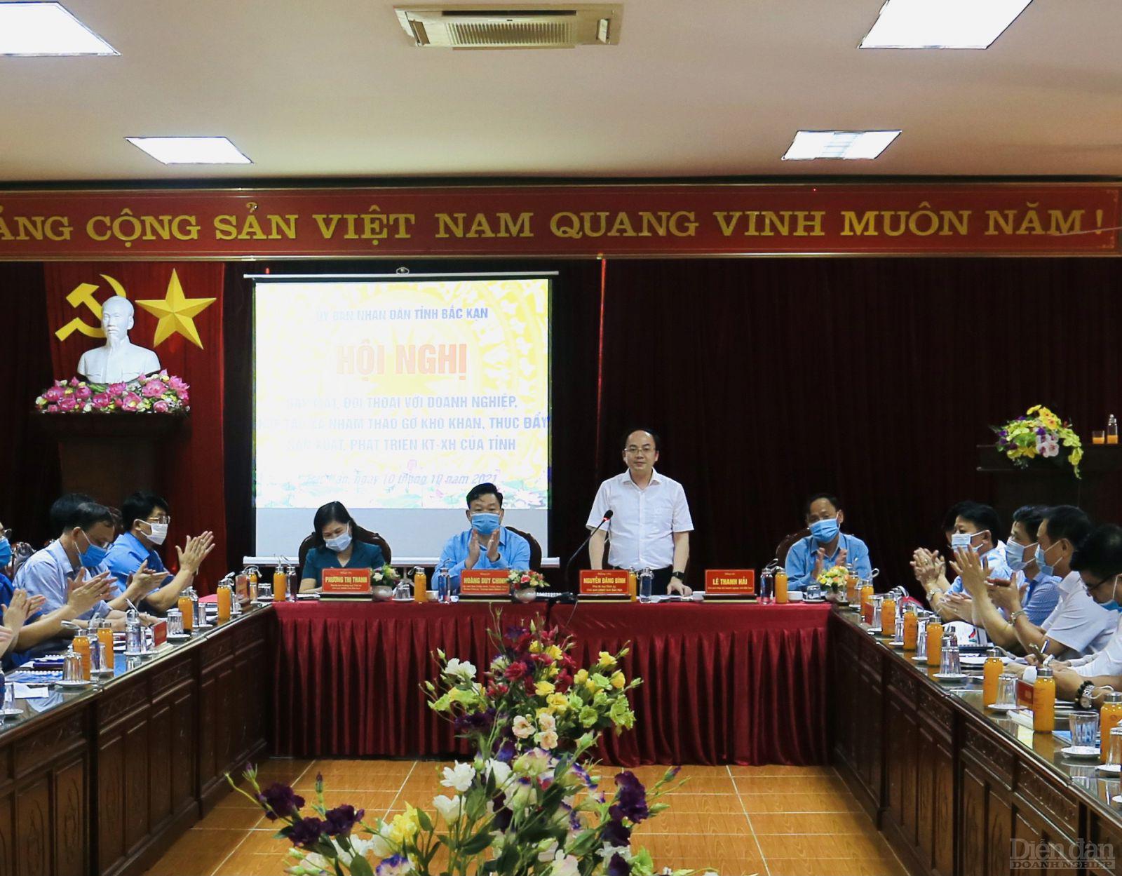 Chủ tịch UBND tỉnh ông Nguyễn Đăng Bình Hội nghị gặp mặt, đối thoại doanh nghiệp (chiều 10/10).