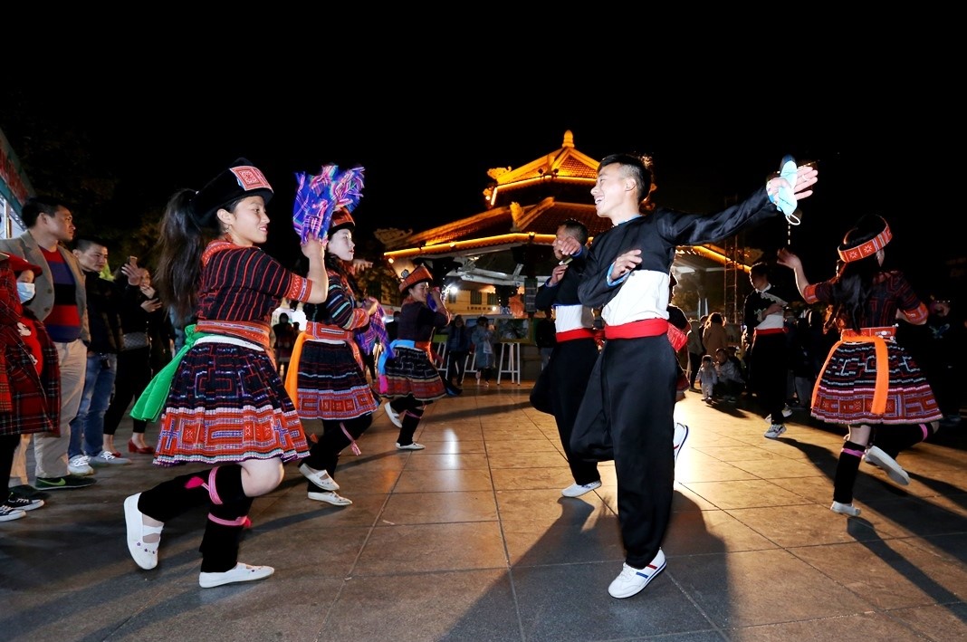 Những điệu nhảy cuốn hút du khách trong Tuần Văn hóa Du lịch Lai Châu tại Hà Nội