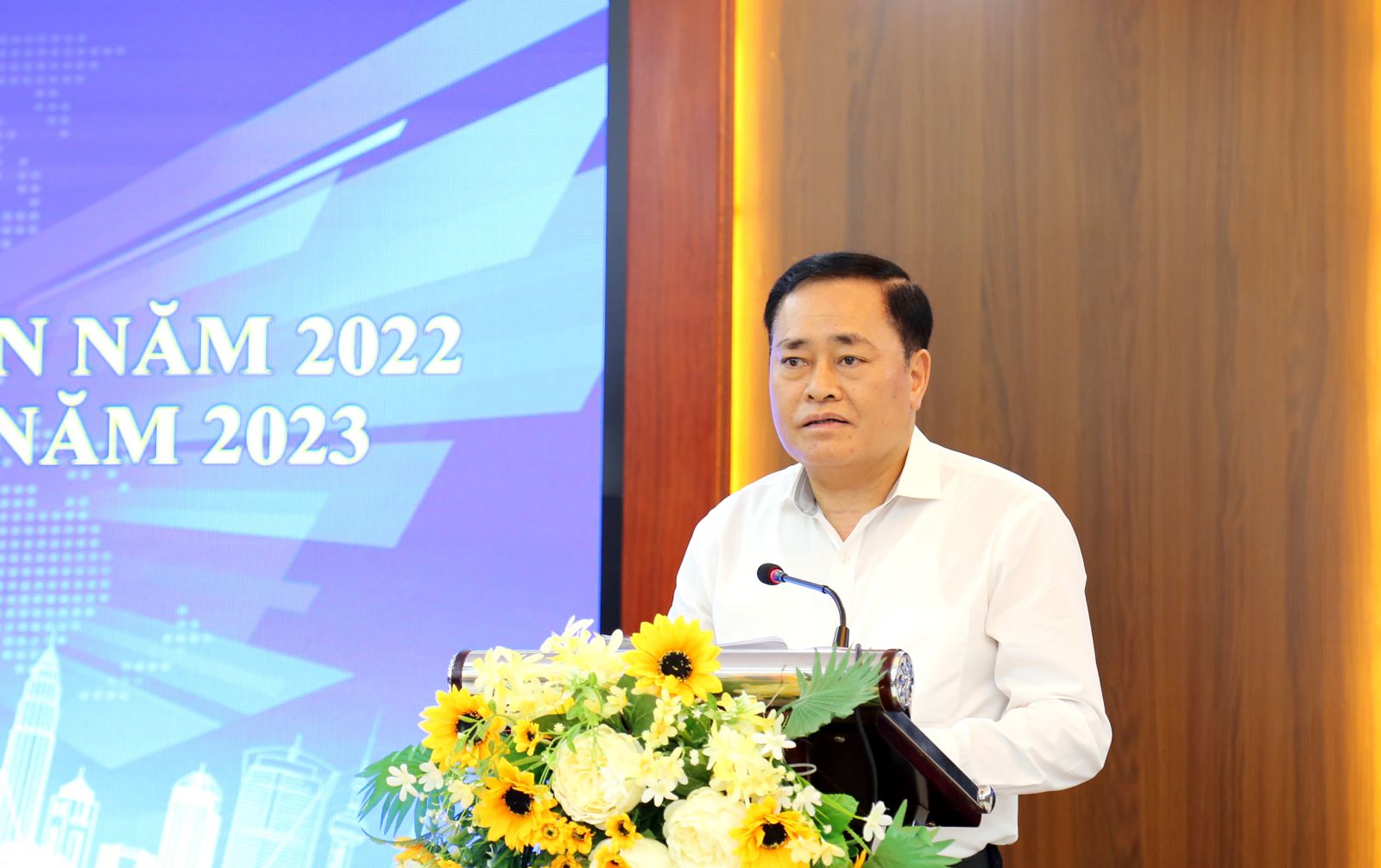 Ông Hồ Tiến Thiệu - Phó Bí thư Tỉnh ủy, Chủ tịch UBND tỉnh Lạng Sơn phát biểu tại Hội nghị sáng 19.05